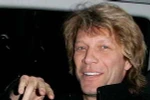 Ca sỹ, diễn viên điện ảnh Jon Bon Jovi. 
