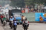 Ùn tắc giao thông do đào đường. (Ảnh: Thanh Phàn/TTXVN)