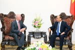Thủ tướng Nguyễn Xuân Phúc tiếp ông Jonathan Dunn, Trưởng đại diện Quỹ Tiền tệ Quốc tế (IMF) tại Việt Nam. (Ảnh: Thống Nhất/TTXVN)