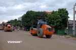 Nhà thầu thi công mở rộng một dự án quốc lộ. (Ảnh: Việt Hùng/Vietnam+)