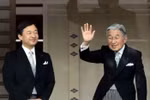 Nhật hoàng Akihito (phải) và Thái tử Naruhito. (Nguồn: AFP/TTXVN)