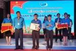 Nhiều năm liền, thầy Chuyền được tuyên dương là Thanh niên tiên tiến làm theo lời Bác, Thanh niên sống đẹp do Tỉnh Đoàn tổ chức. (Ảnh: TTXVN phát)