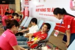 Ngày hội hiến máu "Giọt hồng tri ân 2014." (Ảnh: Dương Ngọc/TTXVN)