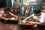 Sản xuất hàng sơn mài xuất khẩu. (Ảnh: Vũ Sinh/TTXVN)