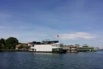 Phương tiện thủy Hồ Tây vẫn án binh bất động trước "lệnh" di dời. (Ảnh: Tuyết Mai/TTXVN)