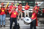 Cổ động viên Việt Nam đến sân Panaad (Bacolod, Philippines). (Ảnh: Hoàng Linh/TTXVN)