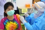 Tiêm vaccine Sinovac phòng COVID-19 cho người dân tại Pattani, Thái Lan. (Ảnh: AFP/TTXVN)