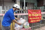 Đơn hàng được giao đến khu vực phong tỏa trên địa bàn Thành phố Hồ Chí Minh. (Ảnh: TTXVN phát)