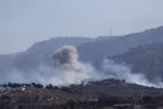 Khói bốc lên sau cuộc không kích của Israel tại Baalbek, Liban, ngày 2/10. (Ảnh: THX/TTXVN)