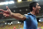 Luis Suarez lập công giúp Uruguay cầm hòa Brazil 2-2