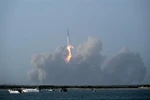 Tàu vũ trụ Starship thế hệ mới được phóng từ Sân bay vũ trụ Starbase của SpaceX ở Boca Chica, bang Texas, Mỹ. (Ảnh: AFP/TTXVN)