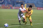 Đội khách Hải Phòng (áo trắng) cầm hòa Hà Nội FC với tỷ số 2-2 ở vòng 7 V-League 2024-2025. (Ảnh: Việt Anh/Vietnam+)