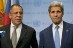Ngoại trưởng Nga Sergey Lavrov và Ngoại trưởng Mỹ John Kerry trong cuộc họp báo về tình hình Syria ở New York, Mỹ ngày 30/9. (Ảnh: AFP/TTXVN)