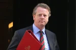Quốc vụ khanh Bộ Ngoại giao Anh phụ trách vùng Scotland, ông Alister Jack. (Ảnh: Daily Report)