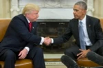 Tổng thống Barack Obama (phải) và Tổng thống mới đắc cử Donald Trump (trái) trong cuộc gặp tại Nhà Trắng ngày 10/11. (Nguồn: EPA/TTXVN)