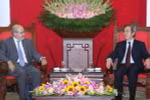 Ông Nguyễn Văn Bình, Ủy viên Bộ Chính trị, Bí thư Trung ương Đảng, Trưởng Ban Kinh tế Trung ương tiếp ông Alex Mourmouras, Trưởng đoàn cán bộ của Quỹ Tiền tệ Quốc tế (IMF). (Ảnh: Doãn Tấn/TTXVN)