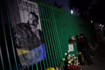 Người dân Cuba thắp nến tưởng niệm Lãnh tụ Fidel Castro tại La Habana ngày 26/11. (Nguồn: AP/TTXVN)