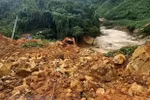 Đất đá vùi lấp tại khu vực Thủy điện Rào Trăng 3. (Ảnh minh hoạ: TTXVN phát)