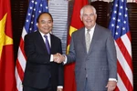 Thủ tướng Nguyễn Xuân Phúc và Ngoại trưởng Hoa Kỳ Rex Tillerson. (Ảnh: Thống Nhất/TTXVN)