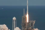 Tên lửa Falcon 9 mang theo tàu vận tải Dragon được phóng lên quỹ đạo từ bãi phóng 39A Trung tâm vũ trụ Kennedy, Mỹ, ngày 3/6. (Nguồn: AP)