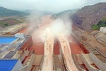 Khu vực đập chính của Thủy điện Lai Châu. (Ảnh: Huy Hùng/TTXVN)