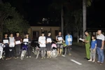 Các đối tượng bị bắt giữ trong vụ hỗn chiến khiến 1 người chết, một người bị thương nặng. (Ảnh: TTXVN phát)