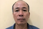 Nguyễn Xuân Công cố tình điều khiển xe tiến lên và buộc cán bộ cảnh sát giao thông phải đi giật lùi một đoạn. (Nguồn: TTXVN)