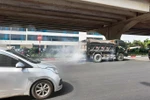 Khí thải từ phương tiện giao thông được cho là nguyên nhân gây bụi mịn PM 2.5. (Ảnh: Hùng Võ/Vietnam+)
