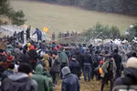 Người di cư tại khu vực Grodno, biên giới Belarus-Ba Lan, ngày 8/11/2021. (Ảnh: AFP/TTXVN)