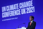 Tổng thống Indonesia Joko Widodo phát biểu tại Hội nghị Thượng đỉnh các nhà lãnh đạo thế giới trong khuôn khổ Hội nghị lần thứ 26 các bên tham gia Công ước khung của Liên hợp quốc về Biến đổi khí hậu (COP26) ở Glasgow, Scotland ngày 1/11/2021. 