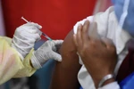 Tiêm vaccine ngừa COVID-19 tại Caracas, Venezuela. (Ảnh: AFP/TTXVN)