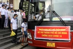 Đoàn cán bộ y tế, giảng viên và sinh viên tỉnh Thái Bình lên đường hỗ trợ Thành phố Hồ Chí Minh chống dịch. (Ảnh: Thế Duyệt/TTXVN)