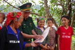 Lực lượng biên phòng tuyên truyền về phòng chống mua bán người. (Nguồn: TTXVN)