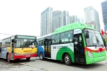 Xe buýt sử dụng khí CNG tuyến Bến xe Mỹ Đình-Sơn Tây. (Ảnh: Huy Hùng/TTXVN)