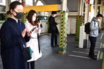  Người dân đeo khẩu trang phòng lây nhiễm COVID-19 tại Tokyo, Nhật Bản, ngày 8/4/2020. (Ảnh: AFP/TTXVN)