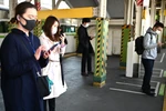  Người dân đeo khẩu trang phòng lây nhiễm COVID-19 tại Tokyo, Nhật Bản, ngày 8/4/2020. (Ảnh: AFP/TTXVN)