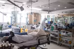 Bệnh nhân nhiễm COVID-19 được điều trị tại bệnh viện dã chiến ở Vũ Hán, tỉnh Hồ Bắc, Trung Quốc, ngày 10/2/2020. (Nguồn: THX/TTXVN)