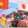 Tại triển lãm năm nay diễn ra tại Osaka, giọng ca Trang Bùi mang tới nhiều ca khúc mang bản sắc dân tộc. (Ảnh: CTV/Vietnam+)