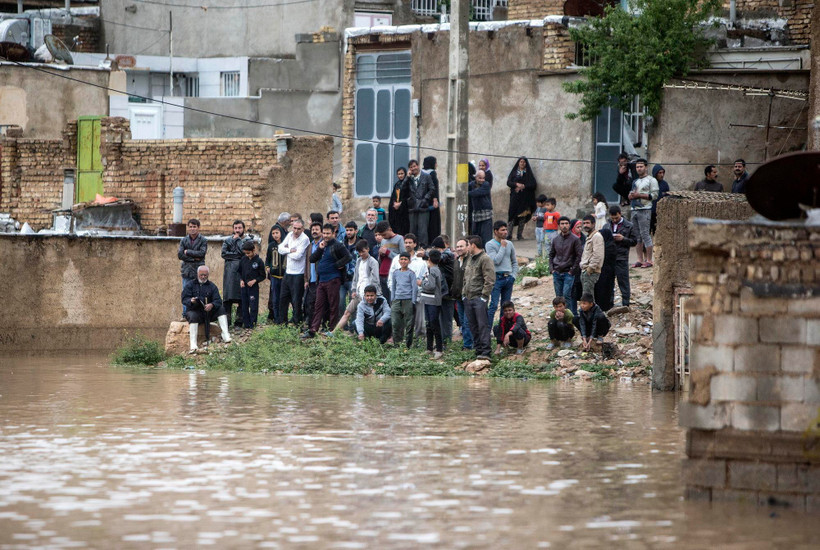 Cảnh ngập lụt sau mưa lớn tại Shiraz, miền nam Iran, ngày 26/3/2019. (Ảnh: THX/TTXVN)