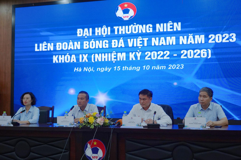 Liên đoàn Bóng đá Việt Nam (VFF) báo cáo tiến độ thực hiện kế hoạch chuẩn bị cho các giải đấu lớn của Đội tuyển Việt Nam trong những tháng cuối năm 2023 và năm 2024. (Ảnh: Việt Anh/Vietnam+)