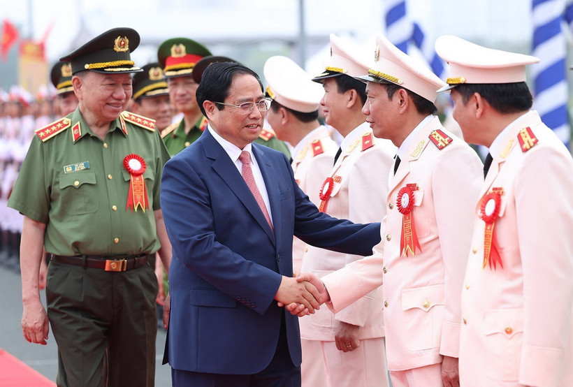 Thủ tướng Phạm Minh Chính với lãnh đạo Bộ Công an tham dự Lễ kỷ niệm. (Ảnh: Dương Giang/TTXVN)
