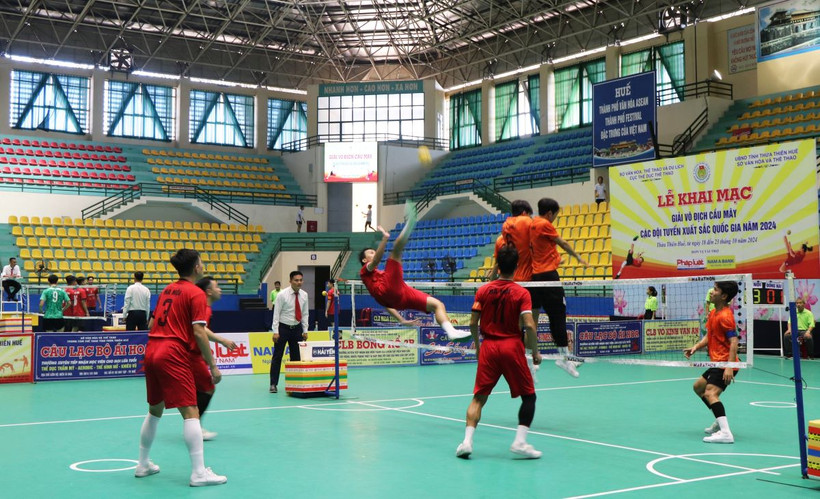 Các vận động viên tham gia thi đấu. (Ảnh: Tường Vi/TTXVN)