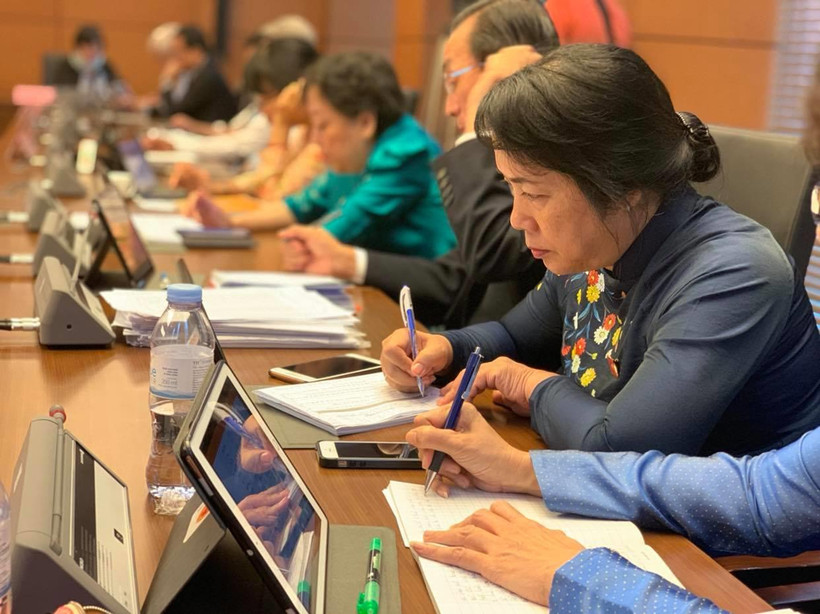 Các đại biểu Quốc hội sẽ dần làm quen với các trang thiết bị điện tử mới có công nghệ cao hơn ở các kỳ họp tới. (Ảnh minh họa: Xuân Mai/Vietnam+)