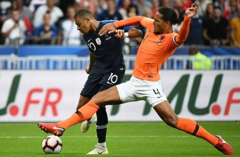 Pháp và Hà Lan bước vào màn tranh tài tại bảng D. (Ảnh: Eurosports)