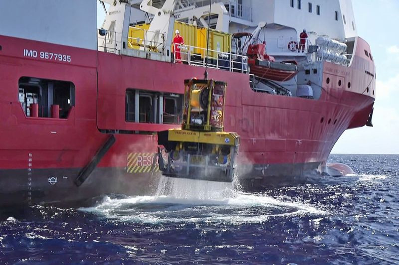 Trục vớt tàu cổ ở Israel. (Nguồn: Gulf News)