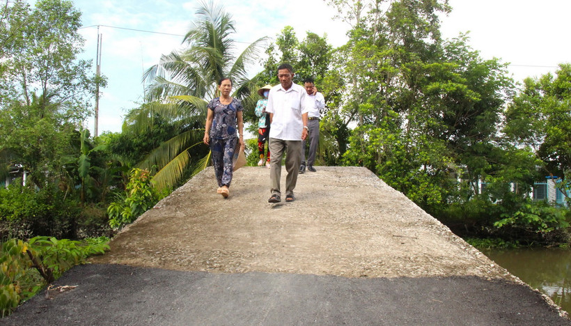 Qua phản ánh của người dân, nhiều công trình cầu, đường giao thông được xây dựng, sửa chữa kịp thời, đảm bảo giao thương, đi lại. (Ảnh: Nguyễn Hằng/TTXVN)