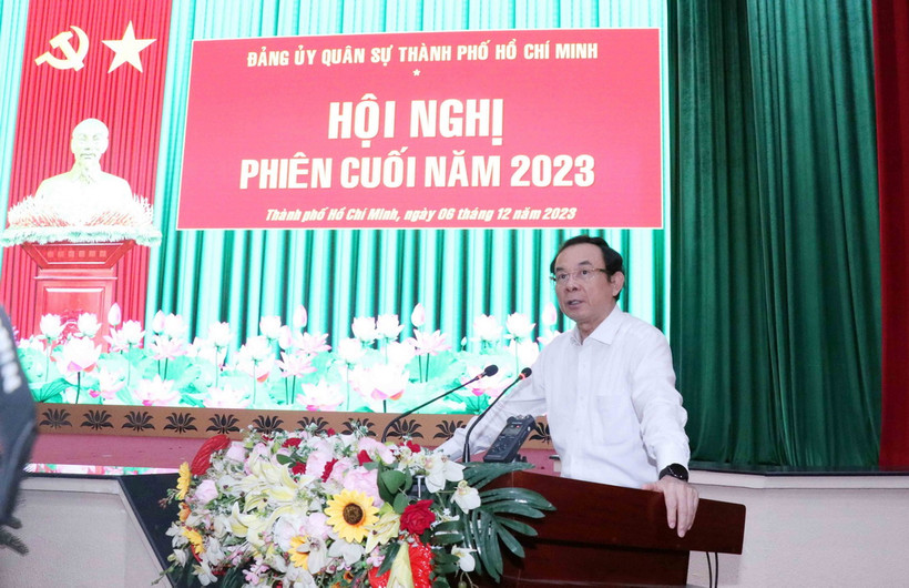 Ông Nguyễn Văn Nên, Ủy viên Bộ Chính trị, Bí thư Thành ủy Thành phố, Bí thư Đảng ủy Quân sự Thành phố Hồ Chí Minh chủ trì hội nghị. (Ảnh: Xuân Khu/TTXVN)