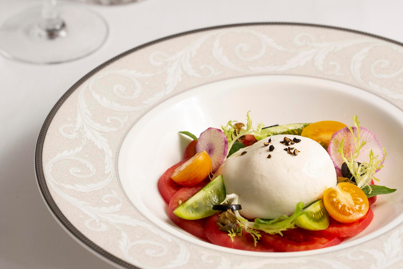 Thưởng thức ẩm thực Pháp theo phong vị truyền thống tại Le Club Bar