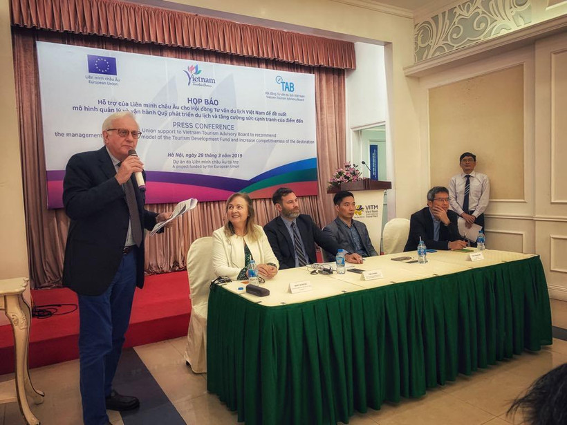 Chuyên gia của Phái đoàn Liên minh châu Âu tại Việt Nam chia sẻ về kế hoạch của dự án. (Ảnh: M.Mai/Vietnam+)