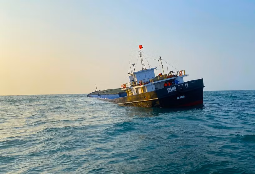 Tàu Giang Anh có khả năng bị chìm. (Nguồn: Báo Quảng Nam)